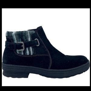 NWB EARTH ORIGINS “TATE” NAVY SUEDE Water Repellent Zip Up Ankle Boots Size 6.5W